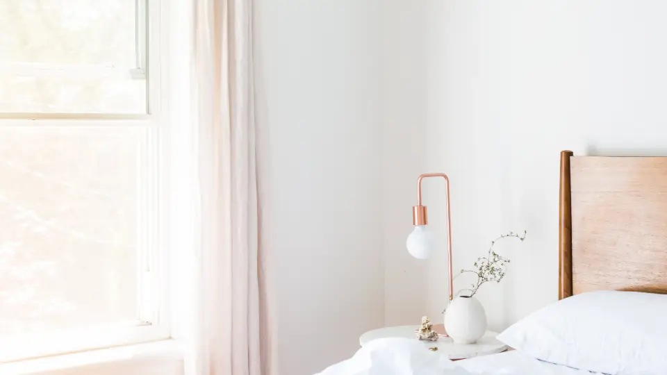 Sexdate Niedersachsen: ein helles Schlafzimmer im Morgenlicht